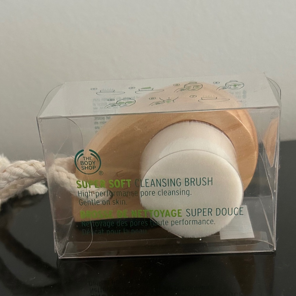 NIB Super soft cleansing brush